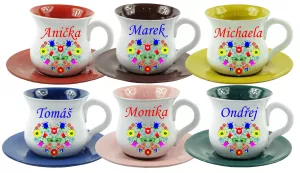 Šálek s podšálkem, folklórním srdíčkem a jménem na přání 2