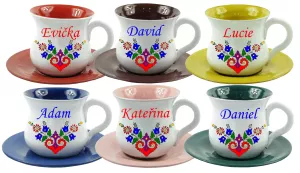 Folklórní šálek s podšálkem a jménem na přání