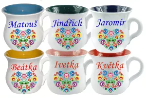 Šálek s folklórním srdíčkem a jménem na přání