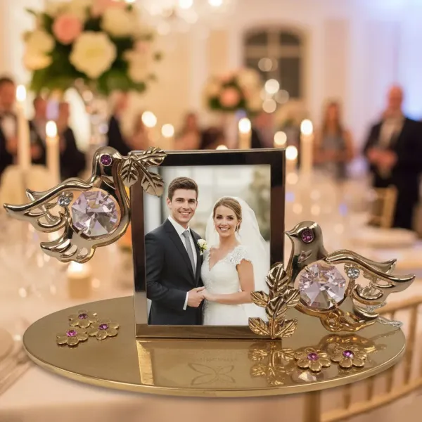 Pozlacený svatební fotorámeček s holubicemi a Swarovski krystaly